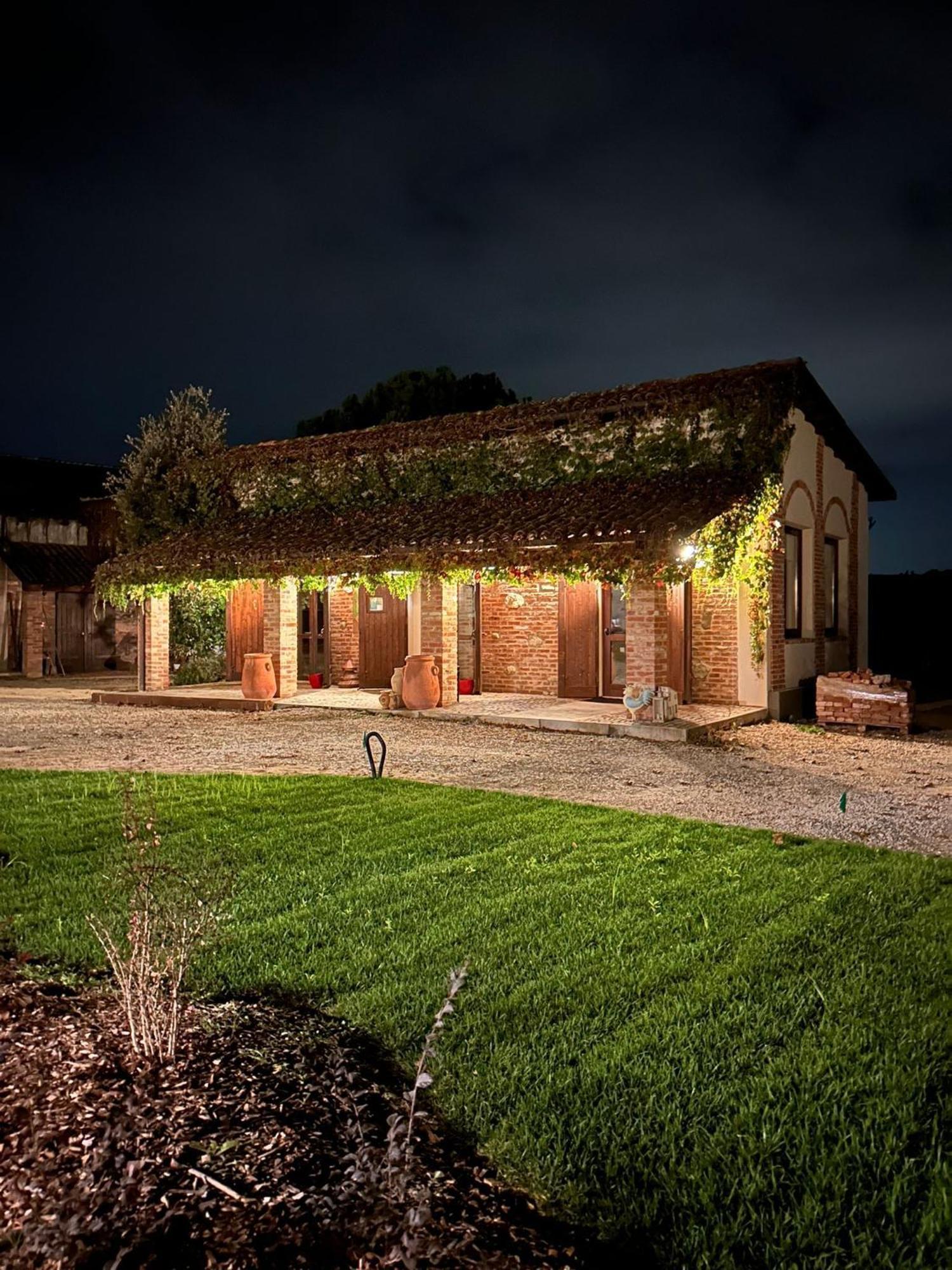 Tenuta Agricola La Cava- Cantina E Agriturismo San Damiano dʼAsti Exterior foto